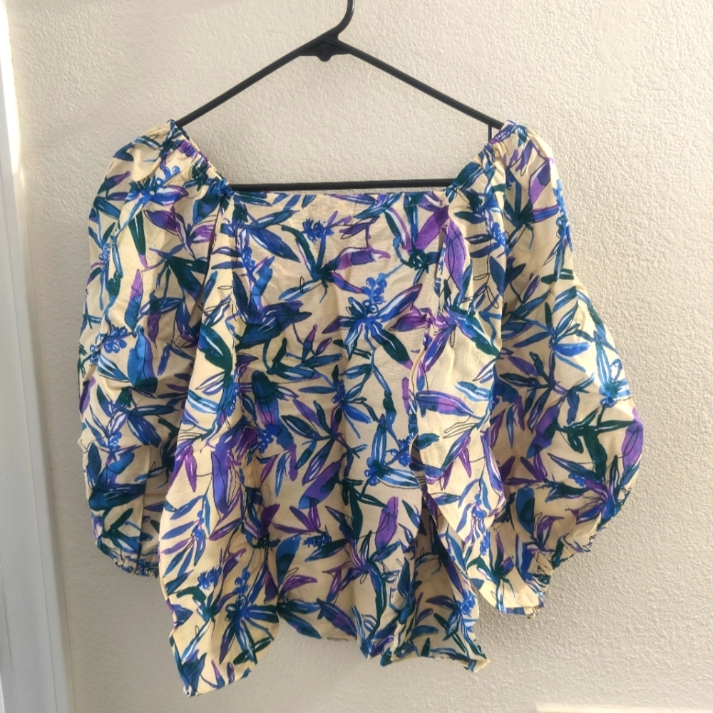 Blouse top flower